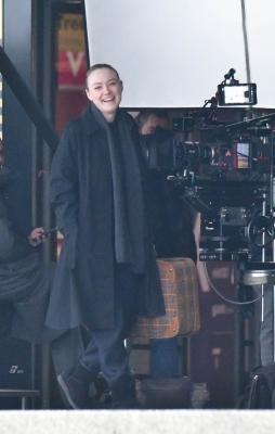 dakotafanningdaily-onsetinvenice-0053.jpg