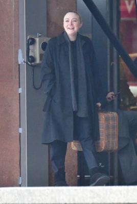 dakotafanningdaily-onsetinvenice-0055.jpg