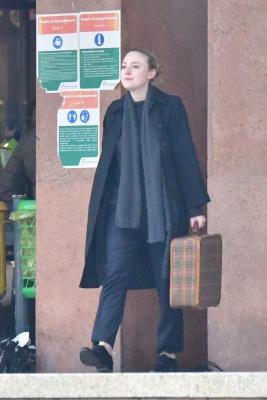 dakotafanningdaily-onsetinvenice-0067.jpg