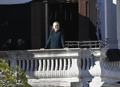 dakotafanningdaily-onsetinvenice-015.jpg