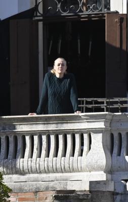 dakotafanningdaily-onsetinvenice-023.jpg