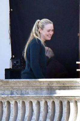 dakotafanningdaily-onsetinvenice-027.jpg