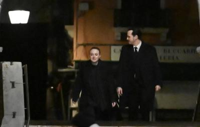 dakotafanningdaily-onsetinvenice-007.jpg