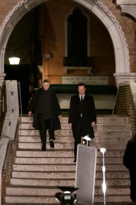 dakotafanningdaily-onsetinvenice-033.jpg