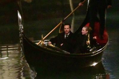 dakotafanningdaily-onsetinvenice-019.jpg