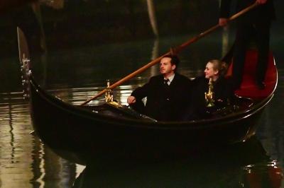 dakotafanningdaily-onsetinvenice-023.jpg