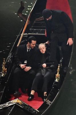 dakotafanningdaily-onsetinvenice-042.jpg