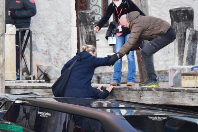 dakotafanningdaily-onsetinvenice-023.jpg
