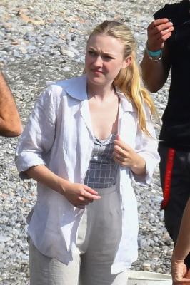 dakotafanningdaily-ripley-onsetoct20-015.jpg