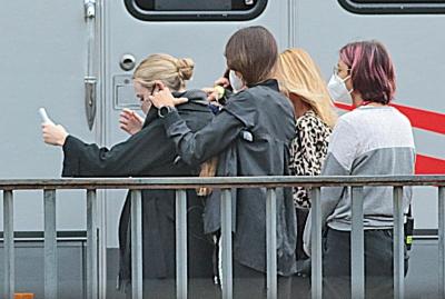 dakotafanningdaily-ripley-onsetsep15-015.jpg
