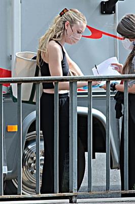 dakotafanningdaily-ripley-onsetsep15-025.jpg