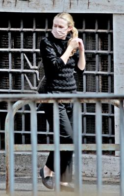 dakotafanningdaily-ripley-onsetsep15-037.jpg
