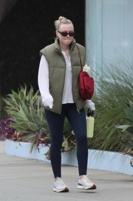 dakotafanningdaily-outandaboutinlosangeles-023.jpg