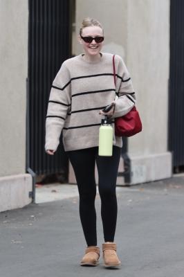 dakotafanningdaily-leavingaworkoutclass-010.jpg