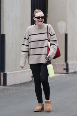 dakotafanningdaily-leavingaworkoutclass-018.jpg