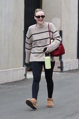 dakotafanningdaily-leavingaworkoutclass-022.jpg