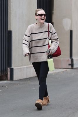 dakotafanningdaily-leavingaworkoutclass-036.jpg
